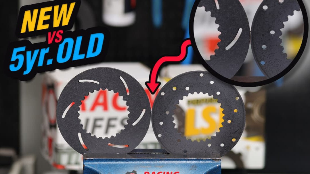 Wear-resistant RacingDiffs clutch plates for LSD, demonstrated in a side-by-side of brand-new versus 5-year-old plates from a V8 turbo E30 drift car.